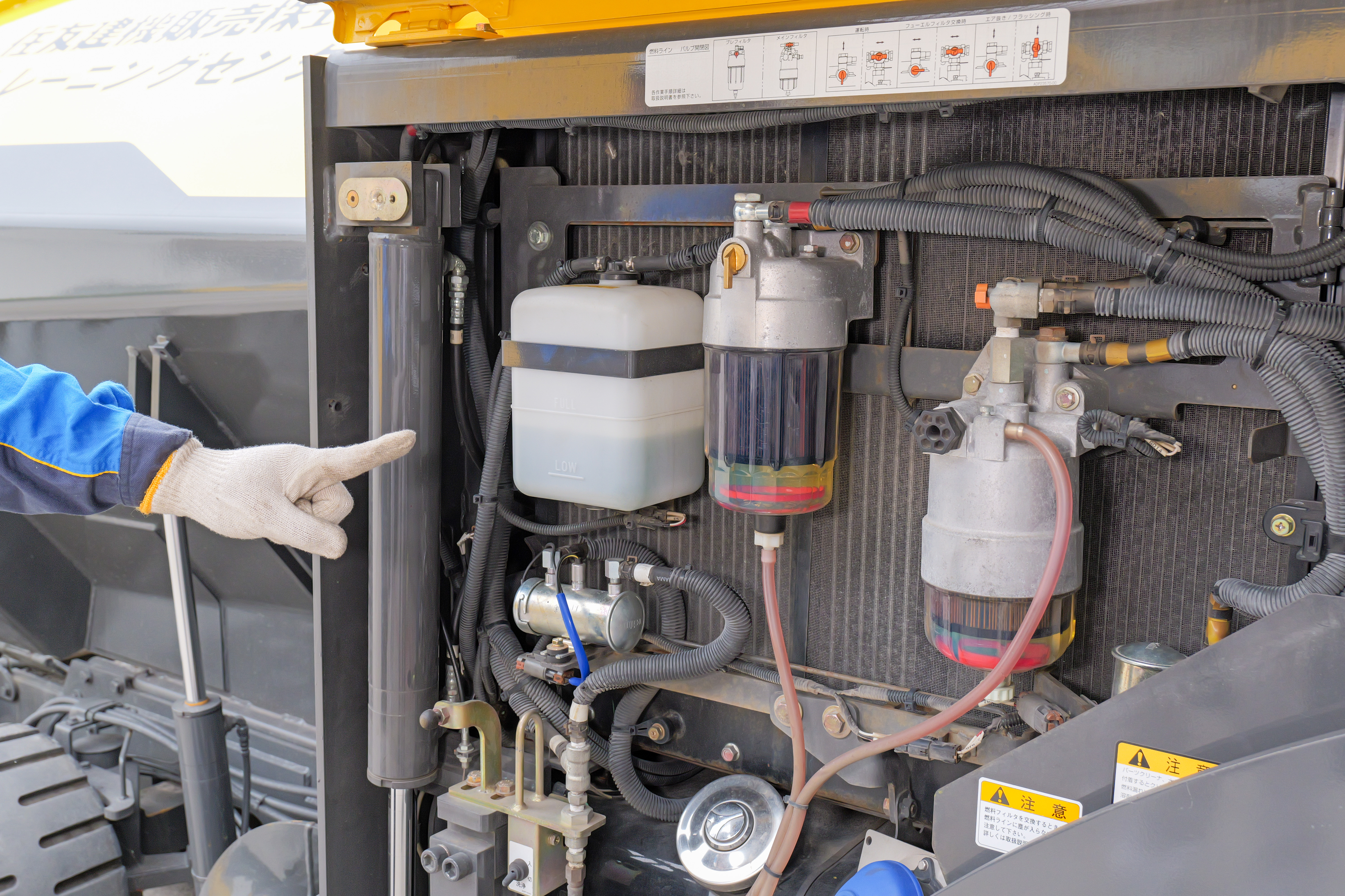 燃料フィルタの水抜き