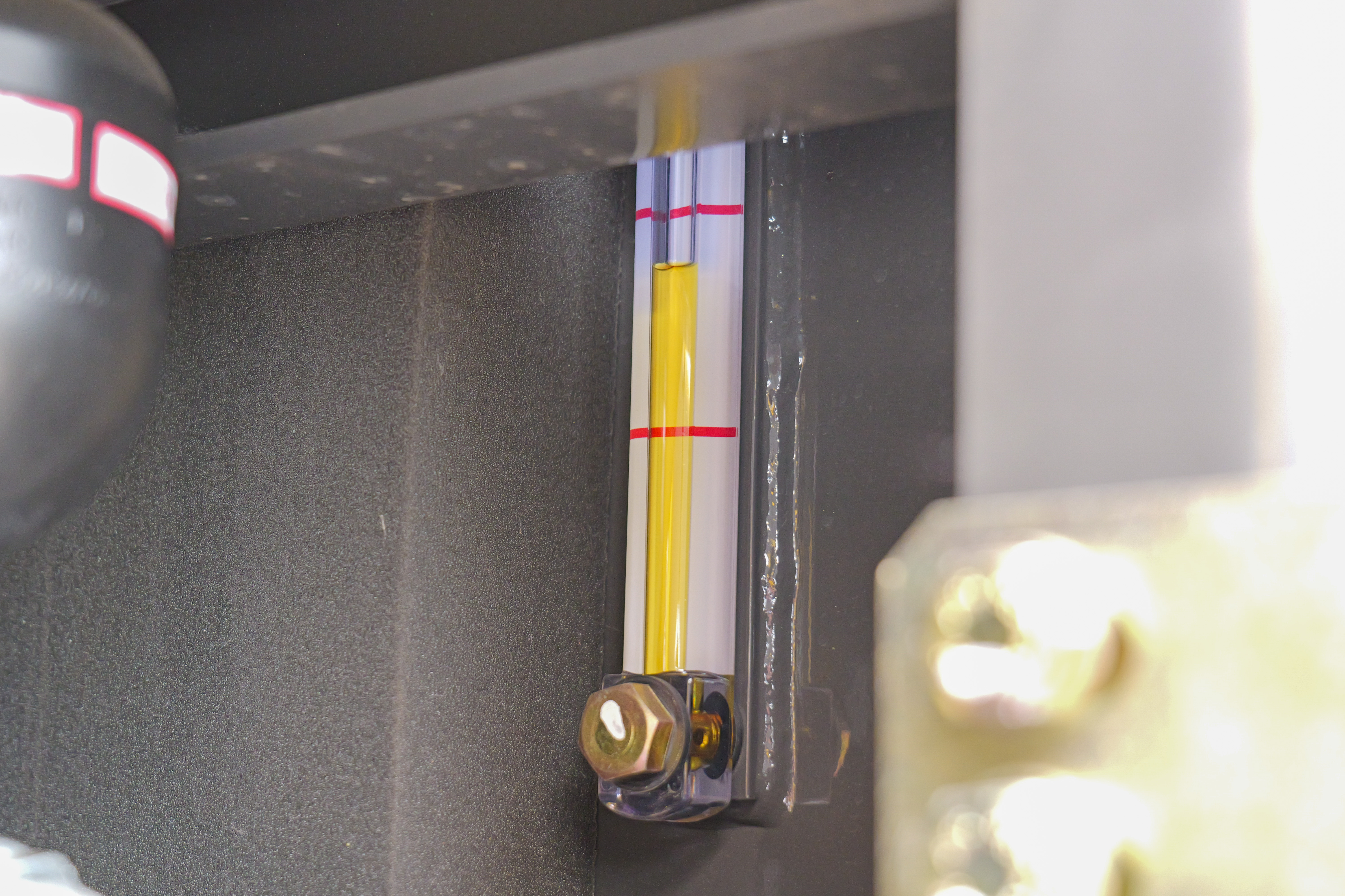 住友建機販売メンテナンス　作動油タンクの油量点検 （1）