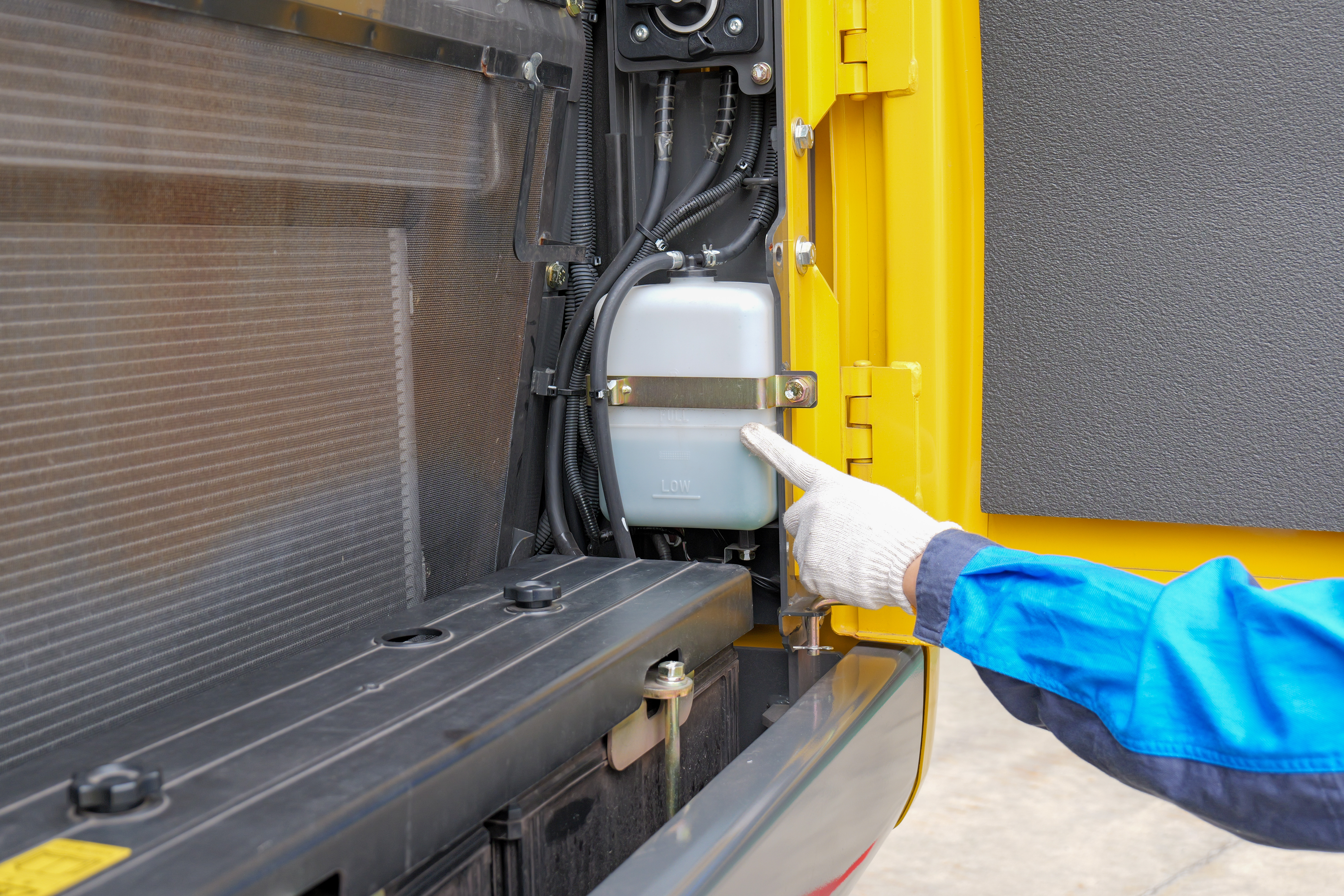 住友建機販売メンテナンス　冷却水量