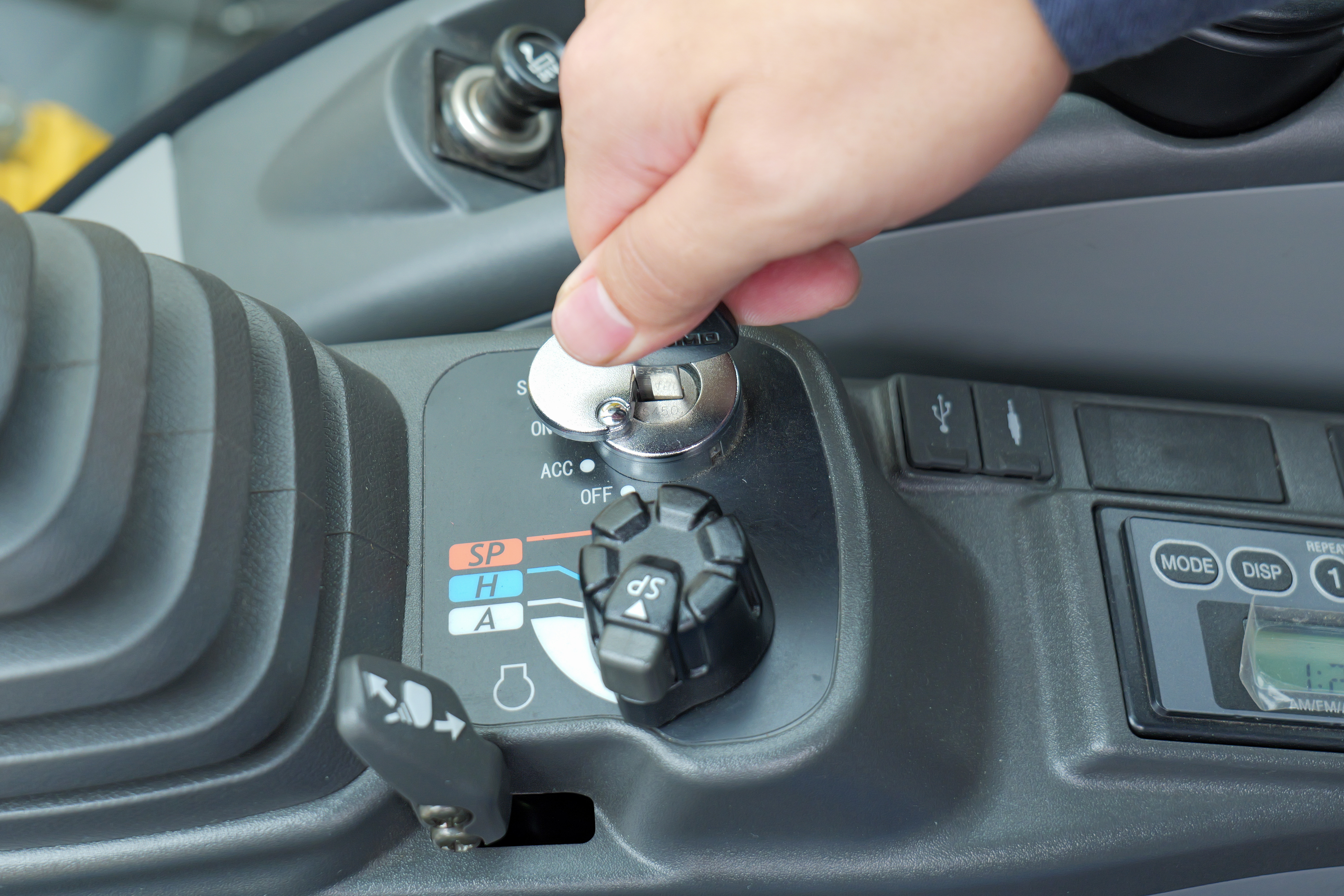 住友建機販売メンテナンス　照明灯